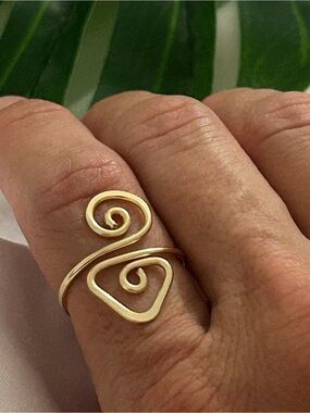Gold Spiral Open Ring - Elegant Women's Jewelry